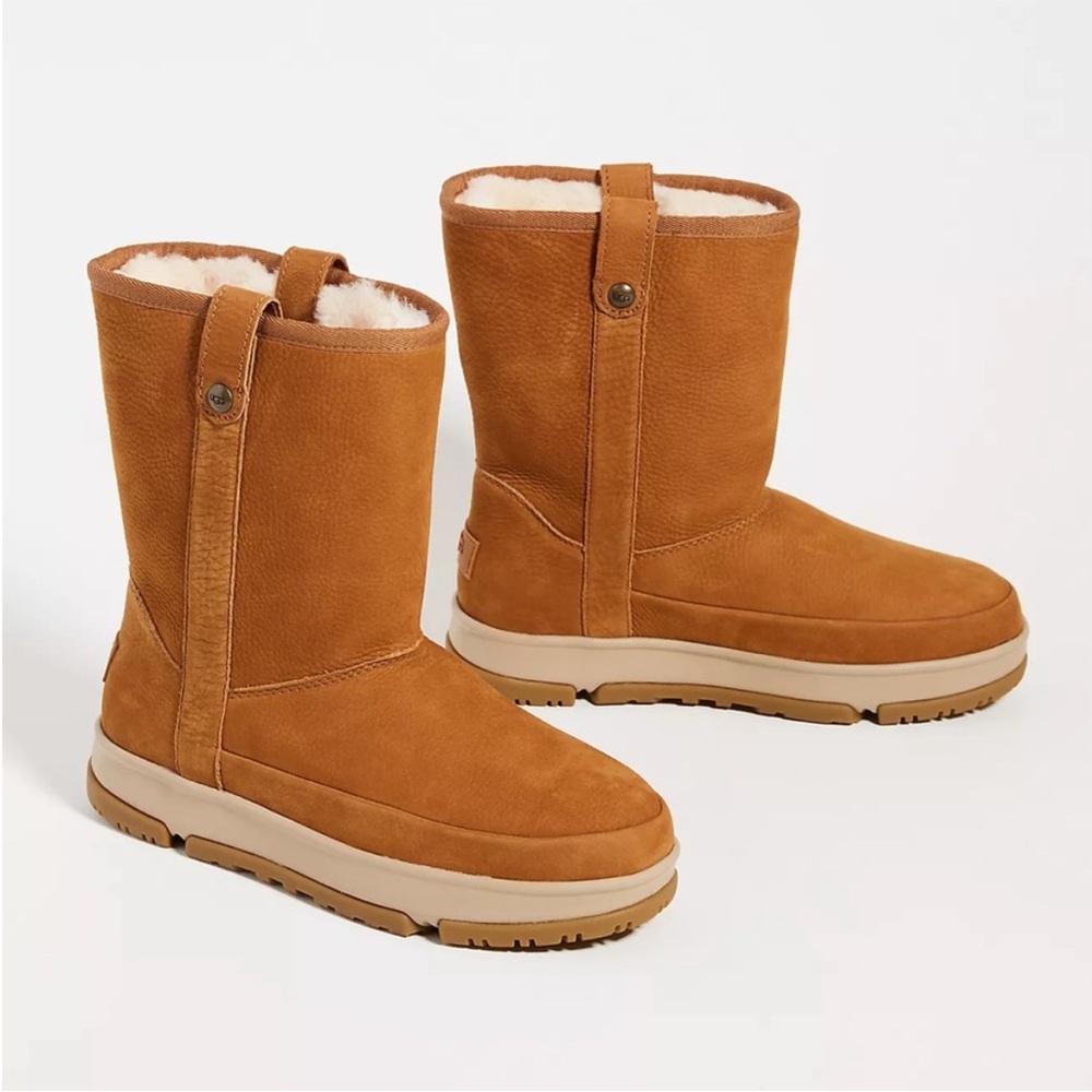UGG Classic Weather Short Waterproof Boots Size 8 Chestnut Nubuck Leather